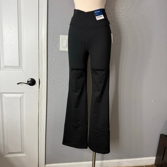 Old Navy Pants - Old Navy Extra High-Waisted CloudComfy Boot-Cut Leggings, Medium